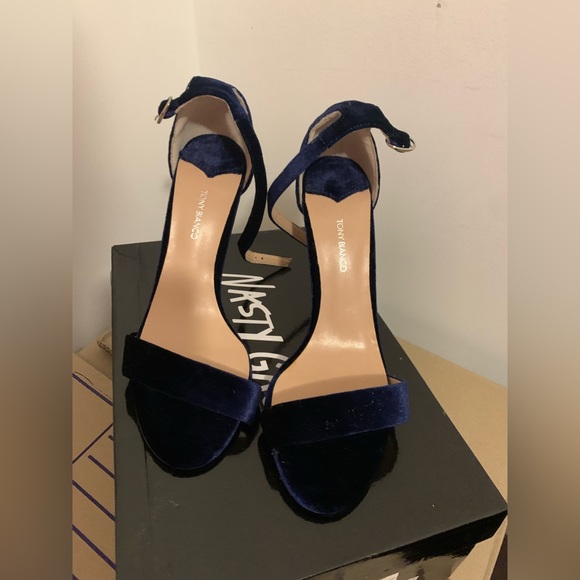 Tony Bianco Velvet Heels 🦋 - Picture 4 of 8